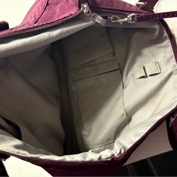 Baggallini Purple Carryall Tote with attached wristlet! Like NEW! - Picture 4 of 5
